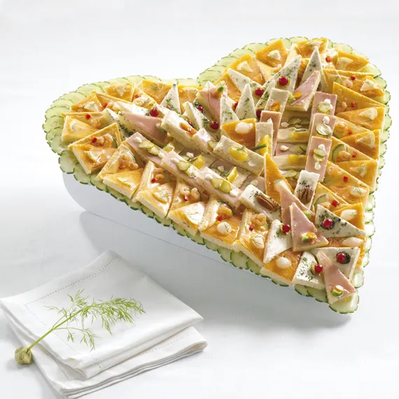 poulaillon-traiteur-toasts-vari-s-sur-coeur-90-toasts-ap-ritif image 1
