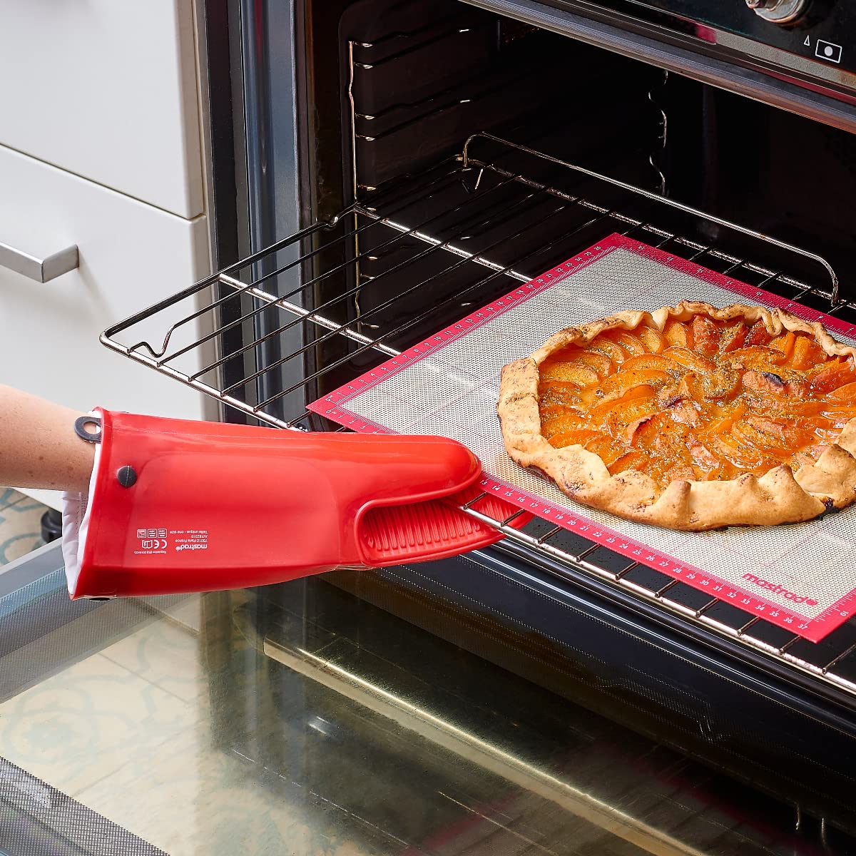 mastrad-oven-gloves-gant-four-silicone-rouge-300-c-30-cm image 2