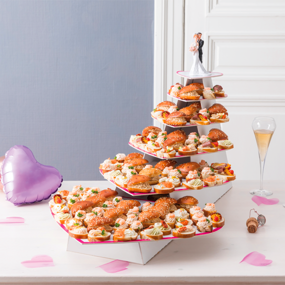 poulaillon-traiteur-toasts-sur-escalier-100-pi-ces-mariage image 1