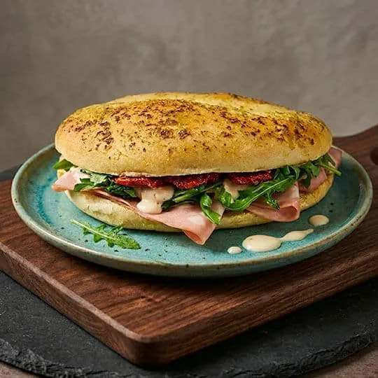 poulaillon-snacking-focaccia-mortadelle-pesto-sandwich-italien image 1