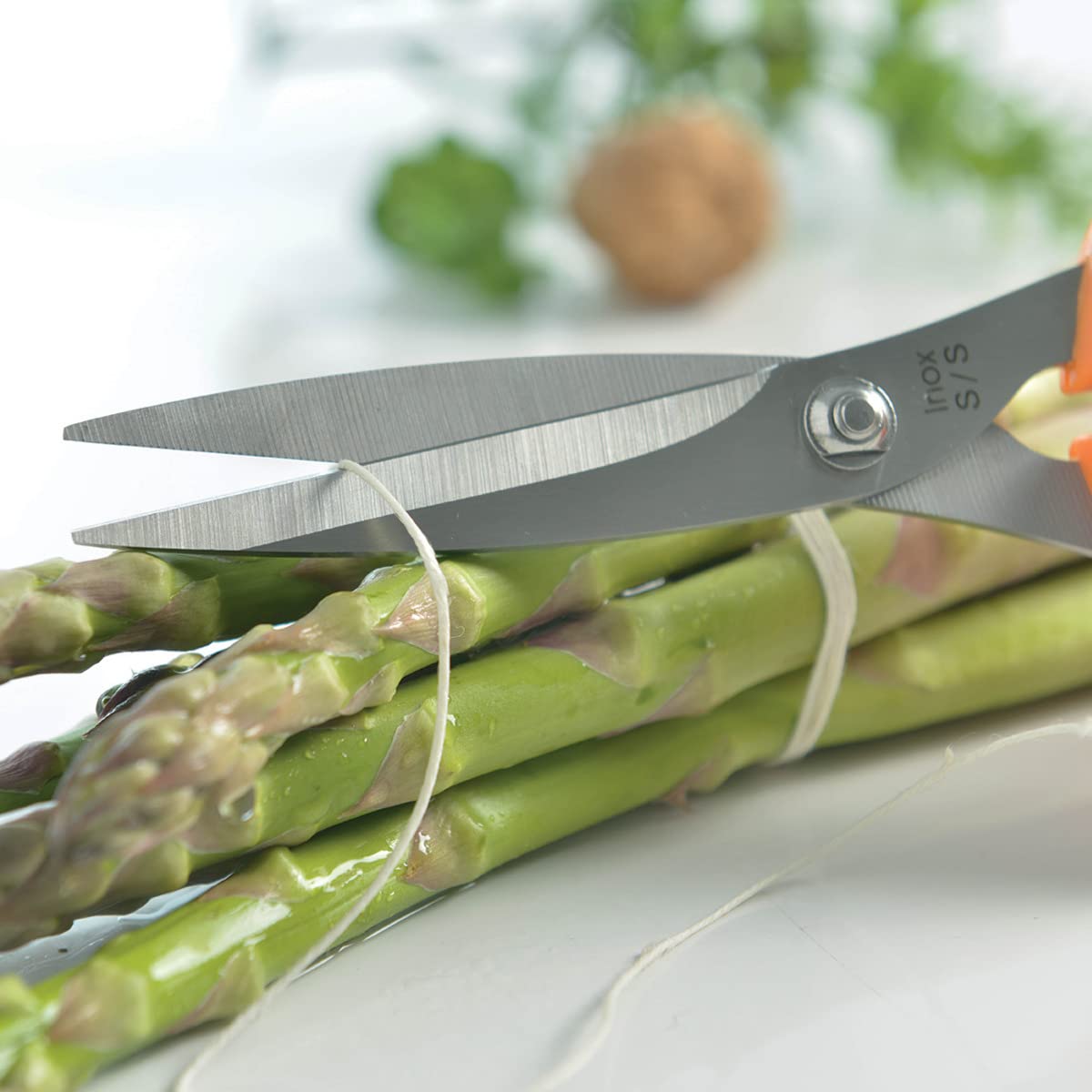 mastrad-ciseaux-cuisine-orange-framboise-inox-casse-noix image 4