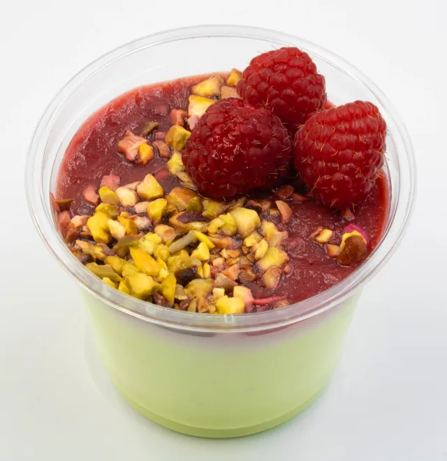 poulaillon-p-tisserie-panacotta-dessert-pistache-framboise image 1