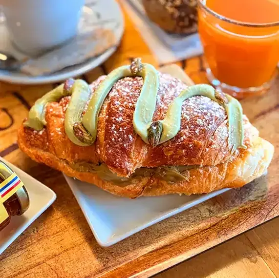 poulaillon-boulangerie-croissant-cr-me-p-tissi-re-pistache image 1