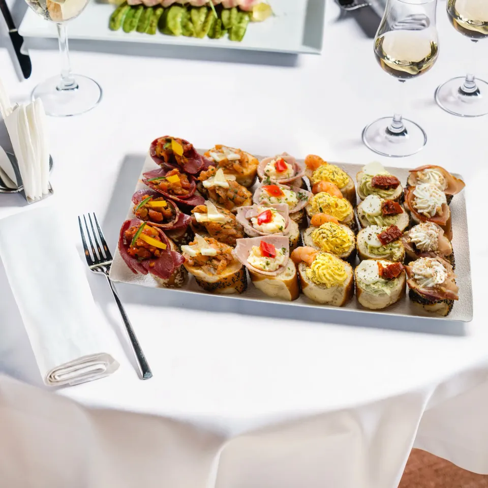 poulaillon-traiteur-plateau-plaisir-24-toasts-moricette-assortiment image 1