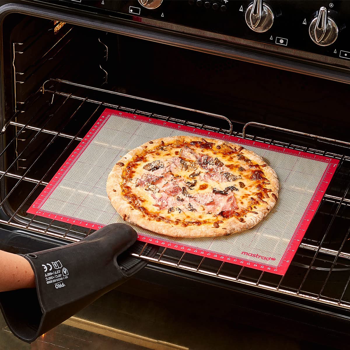 mastrad-tapis-de-cuisson-silicone-30x40-cm-rouge image 2