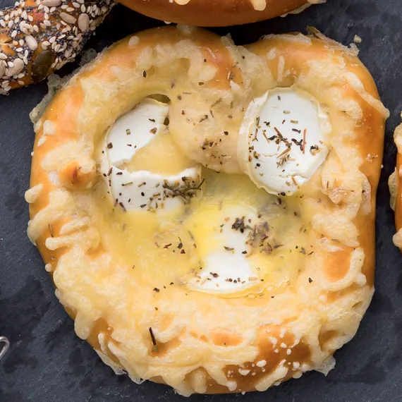 poulaillon-moricettes-bretzel-emmental-ch-vre-gratin image 1