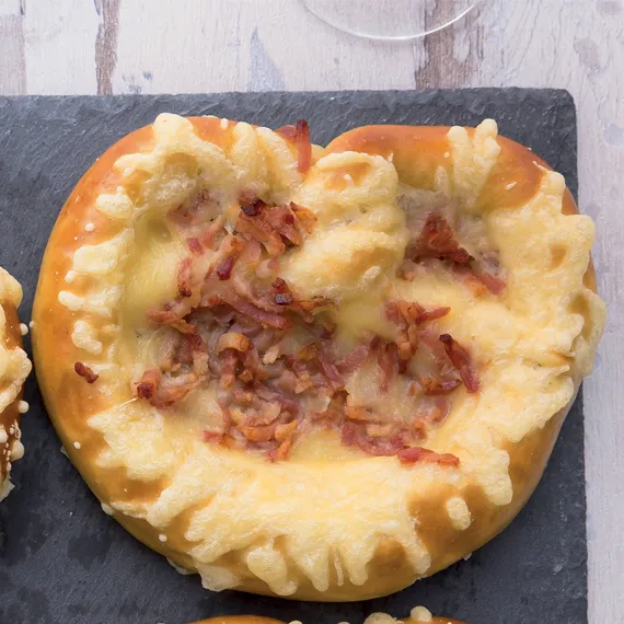 poulaillon-moricettes-bretzel-lardon-fromage-gratin-emmental image 1