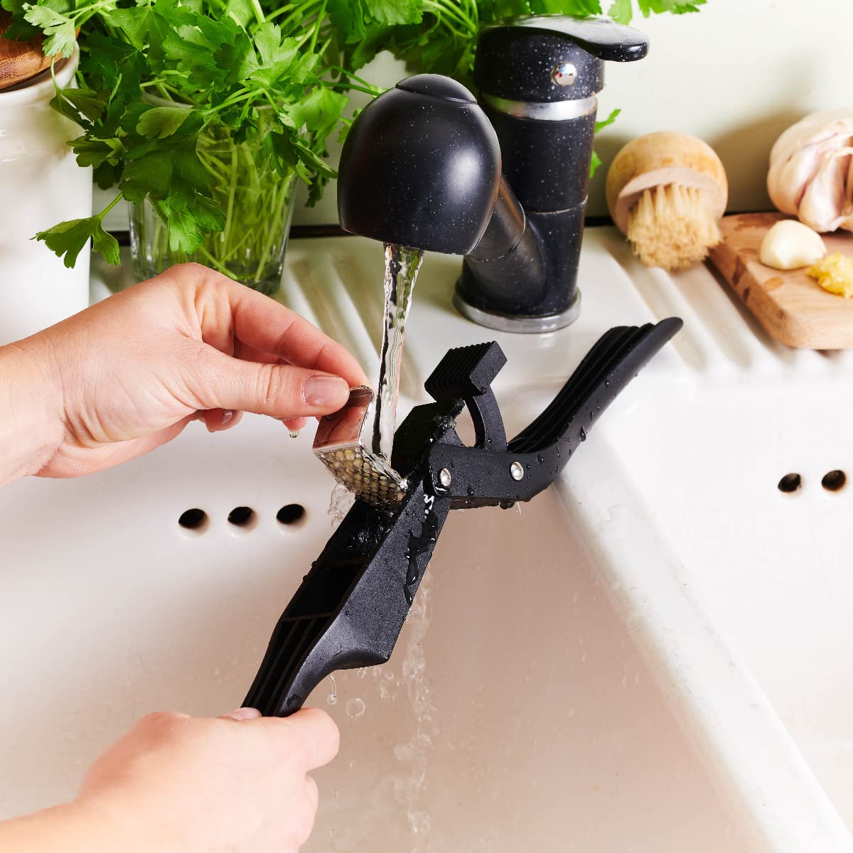 mastrad-presse-tranche-ail-inox-noir-19-cm image 4