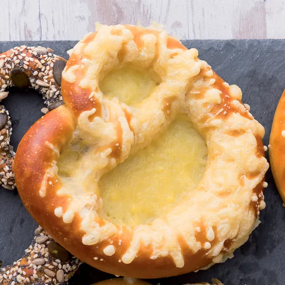 poulaillon-moricettes-bretzel-emmental-pain-bretzel-gratin image 1